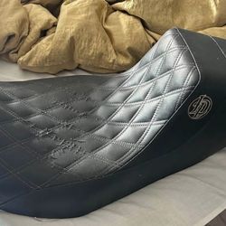 Lucky Dave’s Touring / Bagger Seat 2008-2023 Harley Davidson Bagger Item No. LD80807DP
