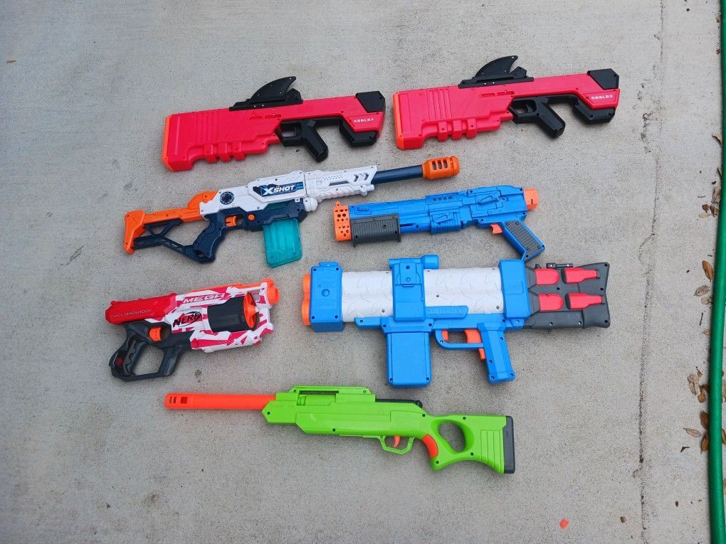 7 Toys Mega NERF, Xshot, 3 Roblox, Predator $40
