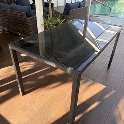 Dining table  (glass)