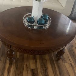Round coffee table made of precious wood