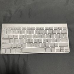 Apple Keyboard Bluetooth