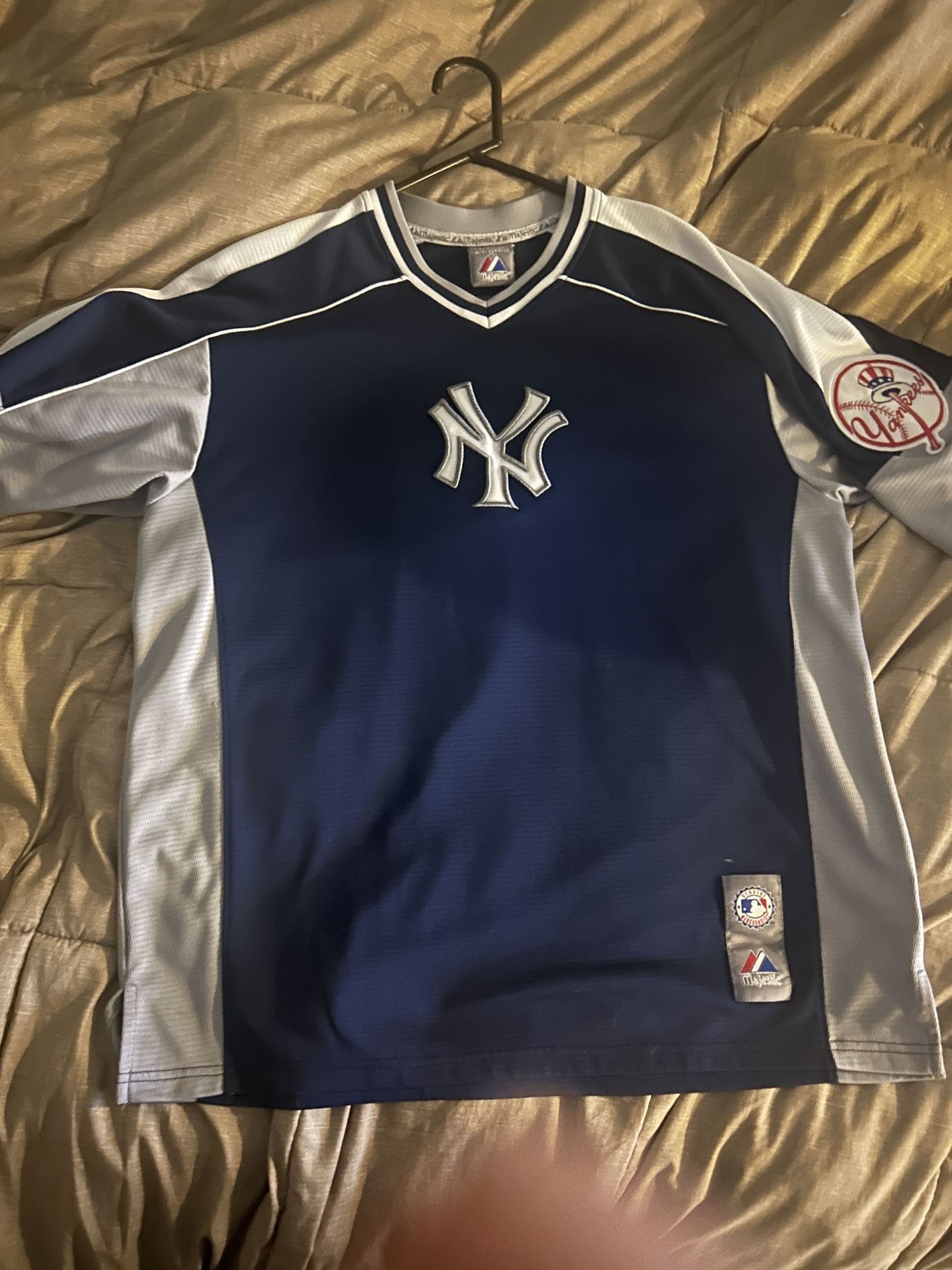 Yankees Majestic Pullover, Heavy Duty Patch Jersey/Shirt, Size Large