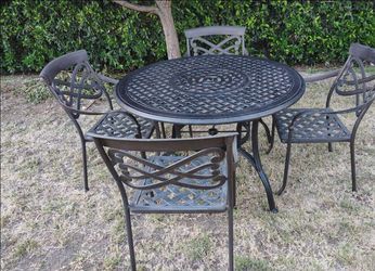 Outdoor patio table with 4 chairs