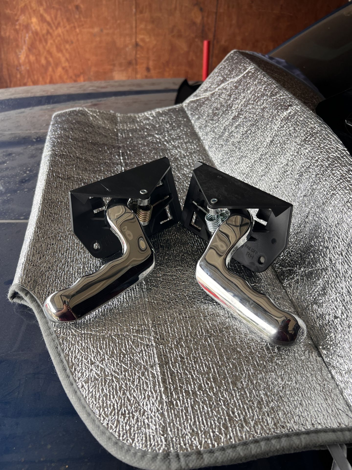 99-06 Years Escalade Door Handles