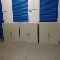 Metal Storage Cabinet With 2 Keys With Adjustable Shelves 