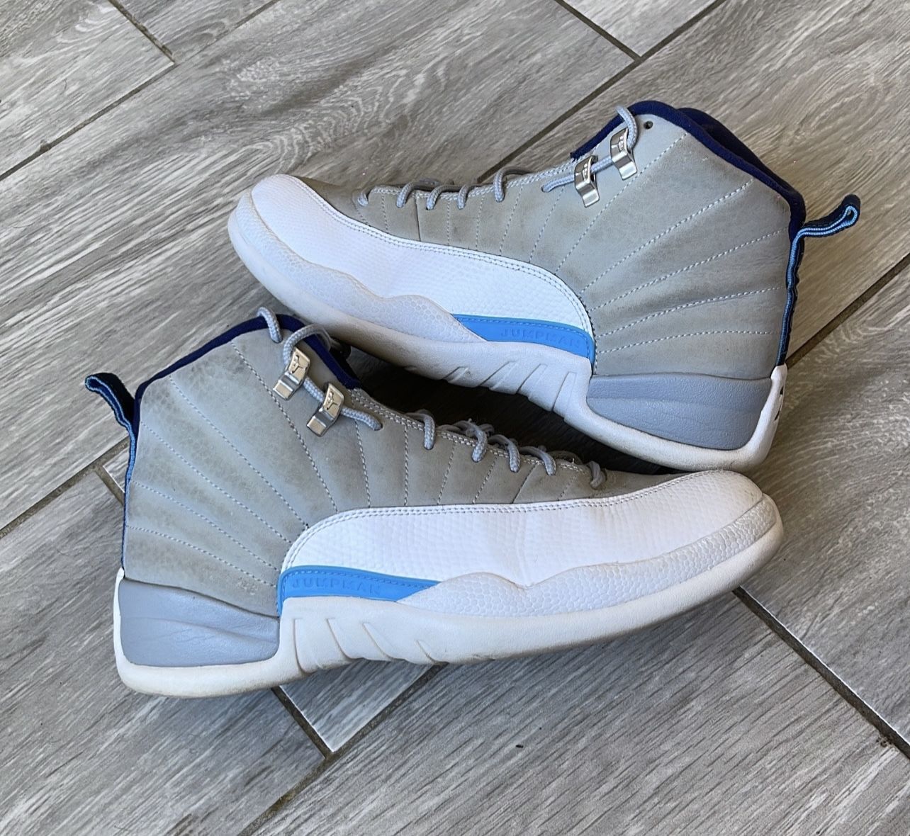 Jordan 12 University Blue Size 9