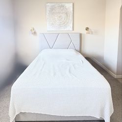 Upholstered Queen Platform Bed