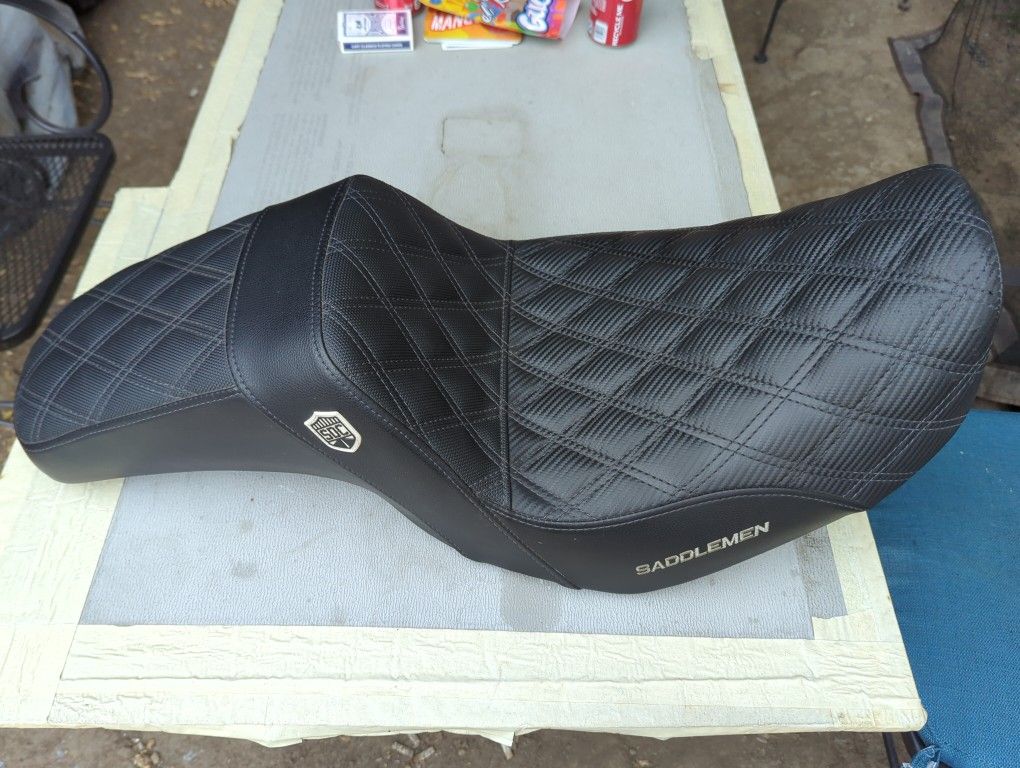 Saddlemen Step Up Seat Harley-Davidson Dyna