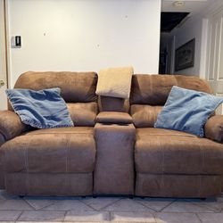 Double Recliner Loveseat With Cupholders