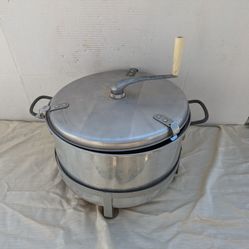 Vintage dough girl hand-turn bread maker pot w/lid/USA