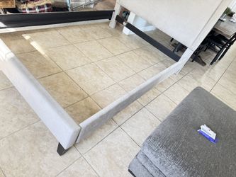 Austin Group Queen Bed