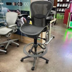 Herman Miller Aeron Stool Fully Adjustable Size B Graphite SKU5057