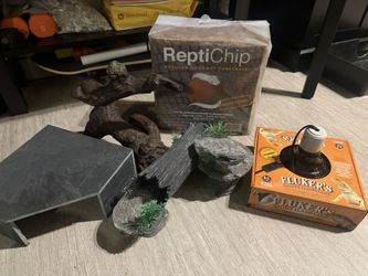 Bundle of reptile items/ terrarium decor