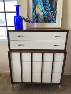 Beautiful 5 drawer tallboy dresser
