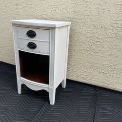 Night Stand/Buro/Mesa De Noche
