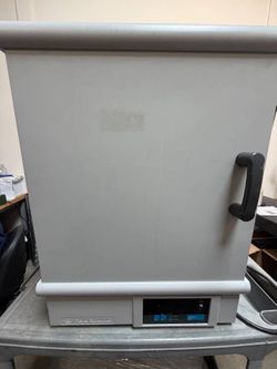 Fisher Scientific 737F Lab Oven with Adjustable Shelves