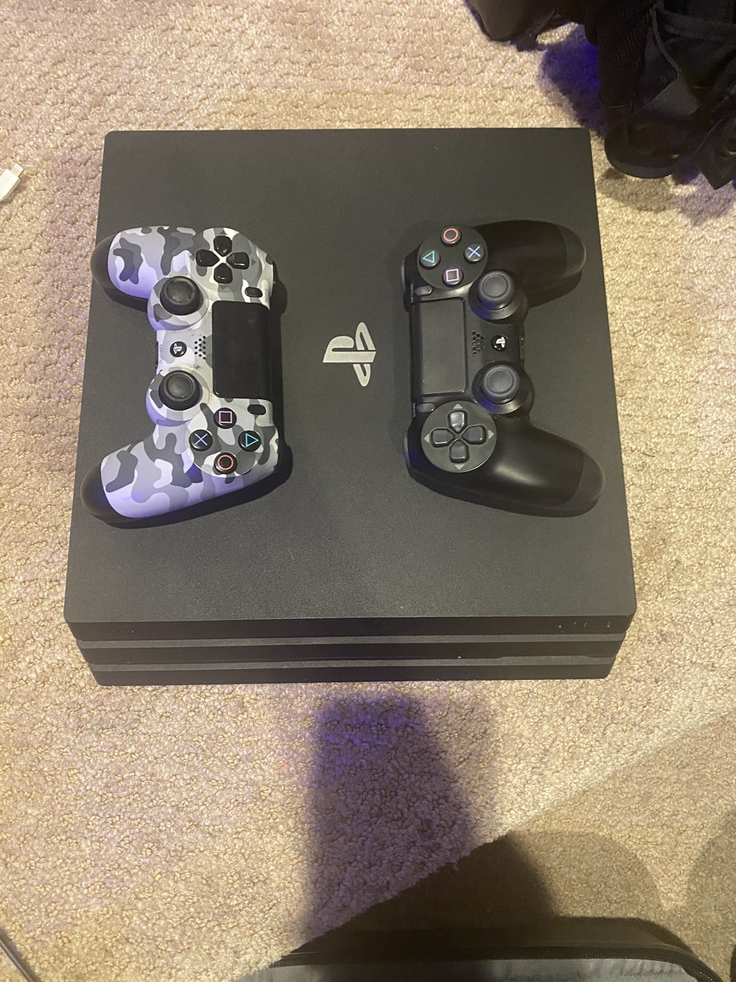 Ps4 Pro 4k gaming with 2 controllers