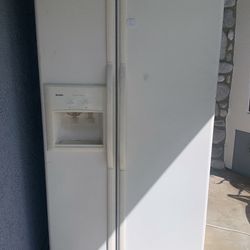 Kenmore 2 Door White Refrigerator 