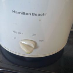 HAMILTON BEACH CROCK POT. WHITE GOOD COND.
