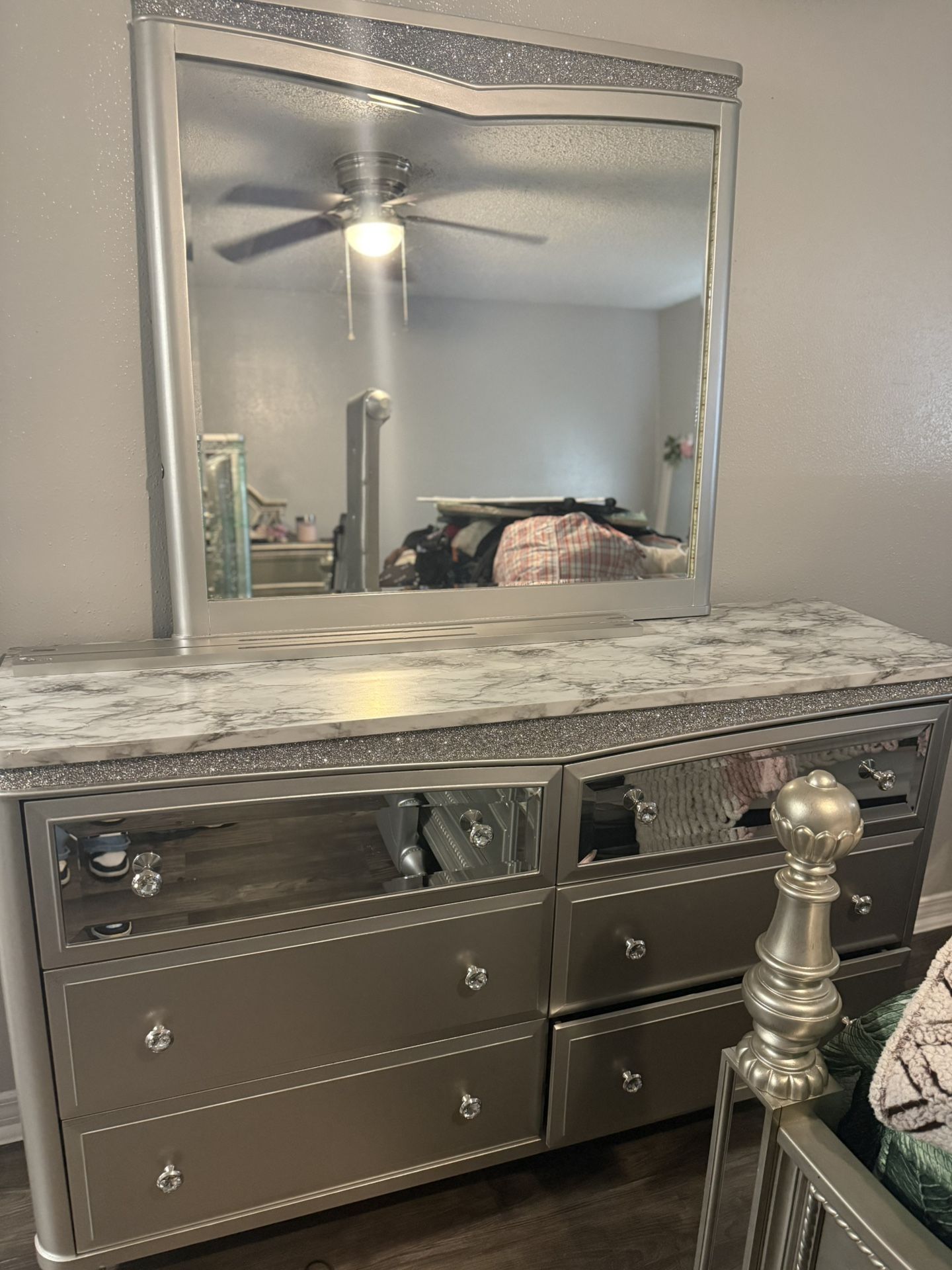 Vendo Recámara Queen No Incluye Colchones 