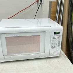 Magic Chef Microwave $15