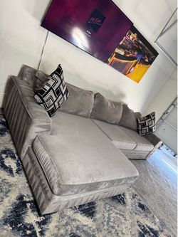 * Like New * Living spaces 2pc wide gray sectional sofa ( Free Delivery )