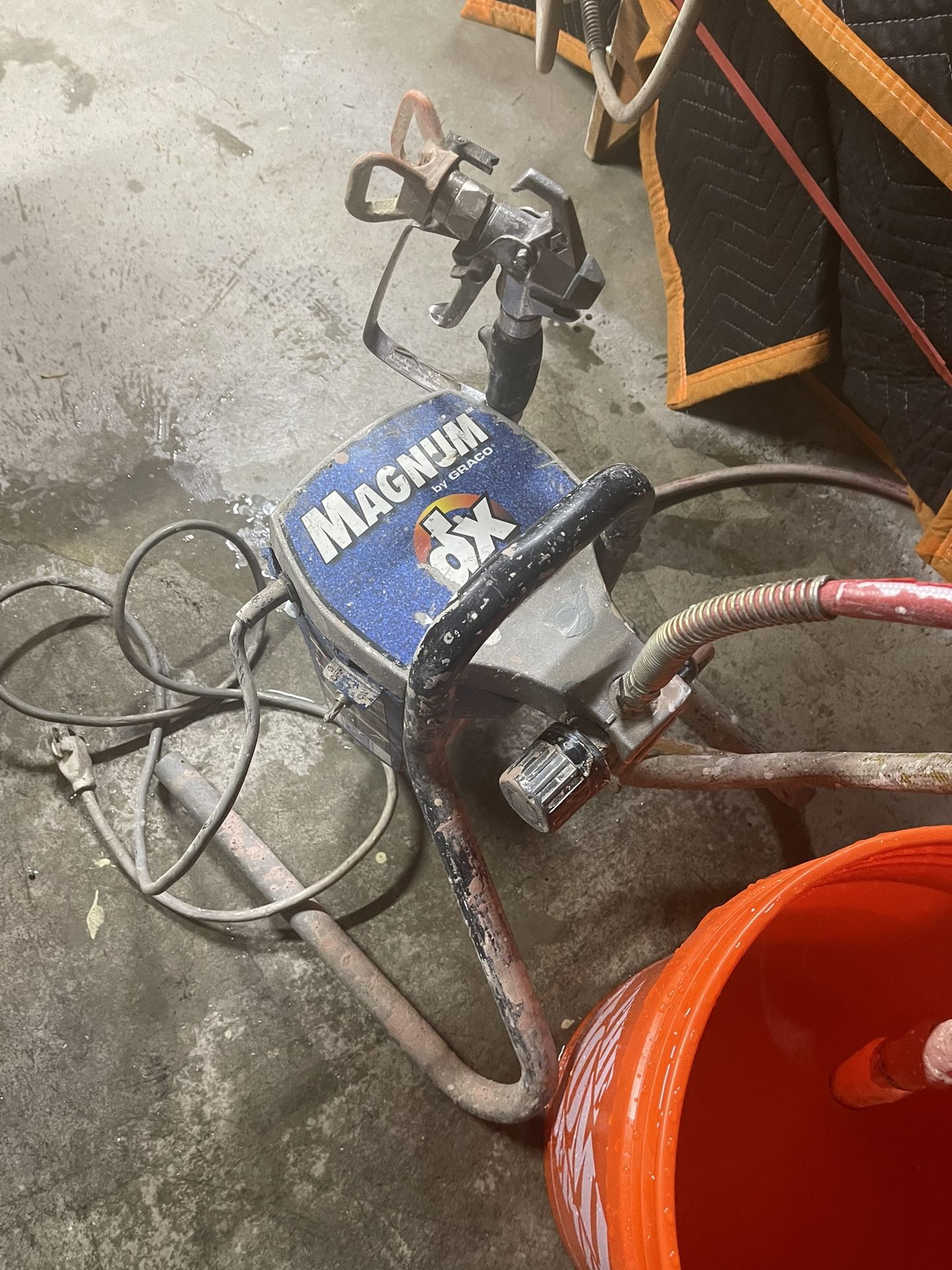 Paint Sprayer Graco Magnum DX With 2 Guns and 2 Hoses for Sale in