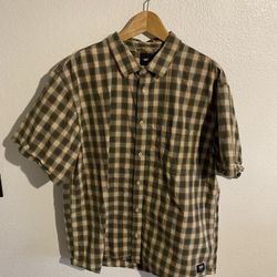 Green and yellow/cream plaid Vans short sleeve button up shirt size men’s Large