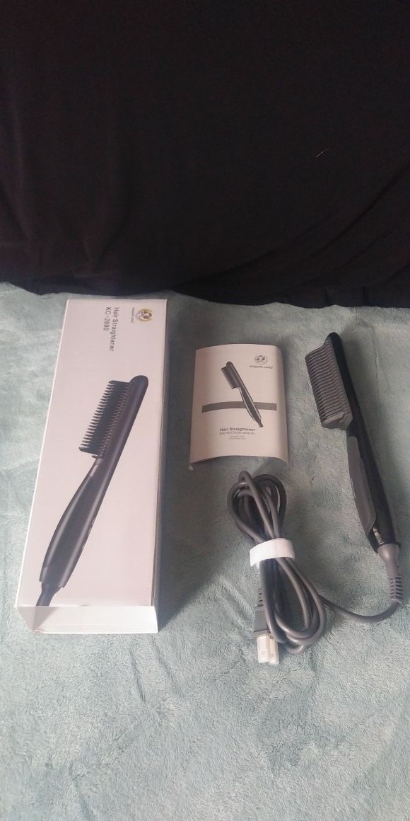 Hair straightener! ( pending pick up)