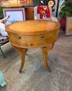 Vintage Drum-Style Side Table – Burl Wood and Leather Top
