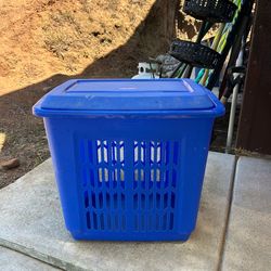 Small  Rubbermaid laundry basket with lid.