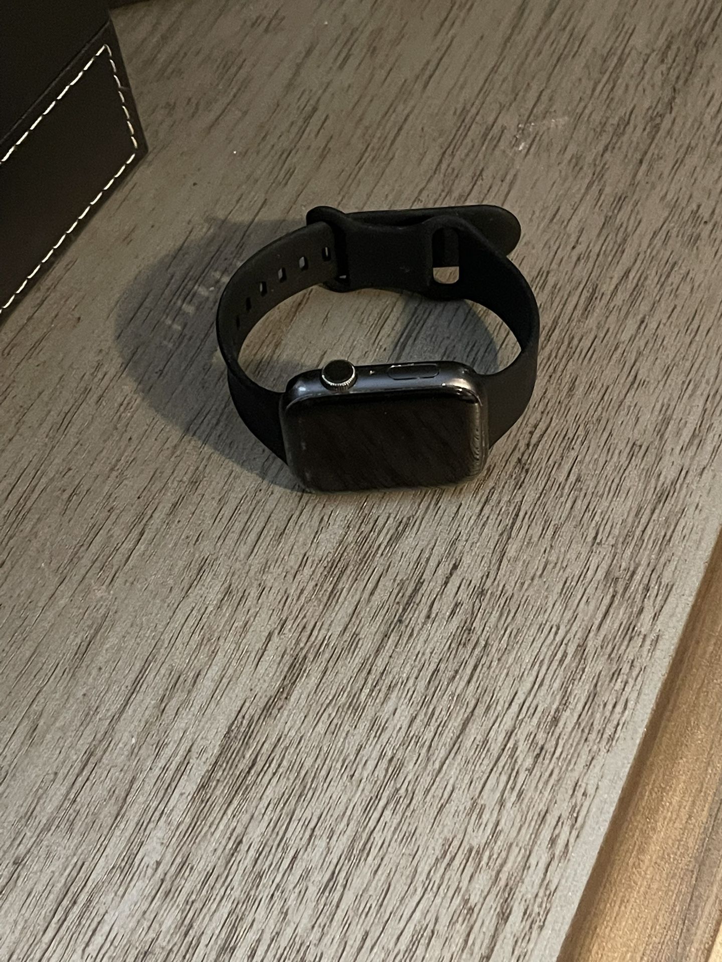 Apple Watch Series 5 (Does Not Charge)