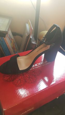Andrea black heels. Zapatos andrea negros