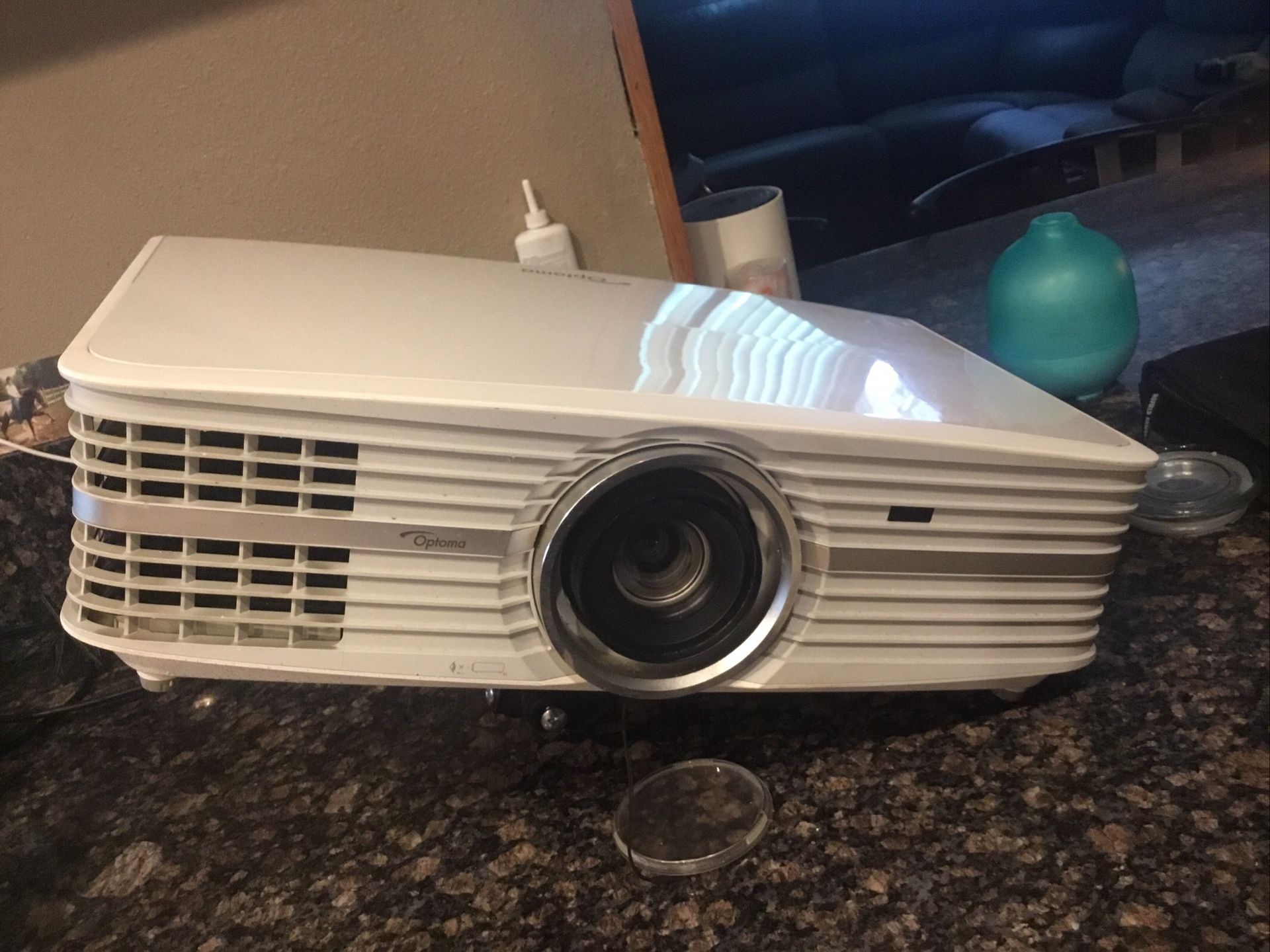 Optoma UHD60 4k Projector With Ceiling Mount