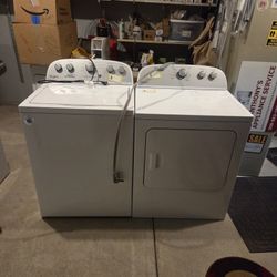 Matching Set Washer And Electric Dryer.  Whirlpool 