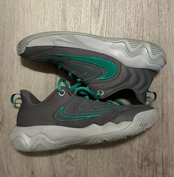Youth basketball shoes - Nike (Giannis)
