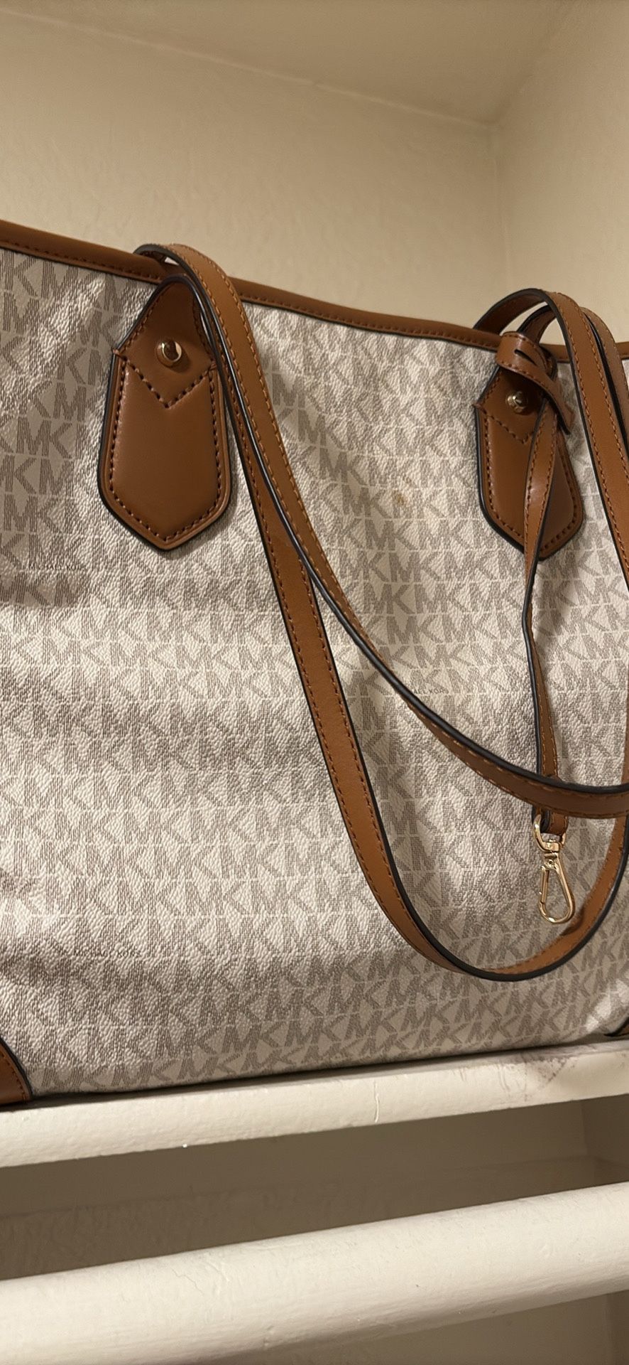 New Micheal Kors Purse