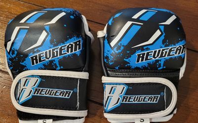 Youth MMA Gloves Size Small - Like New!