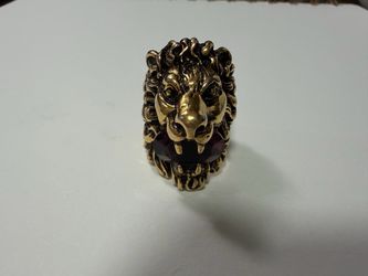 Gucci Lion head ring with purple Swarovski crystal size 5.5