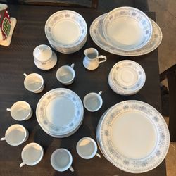 Crown Ming Fine China Harmony (Verge).  44 Pieces