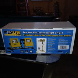TWIN HEAD 3000 LUMEN FLOODLIGHT & TRIPOD FROM PROLITE ELECTRONIX NEW SEALED IN BOX