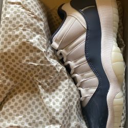 Air Jordan 11 Low Retro 