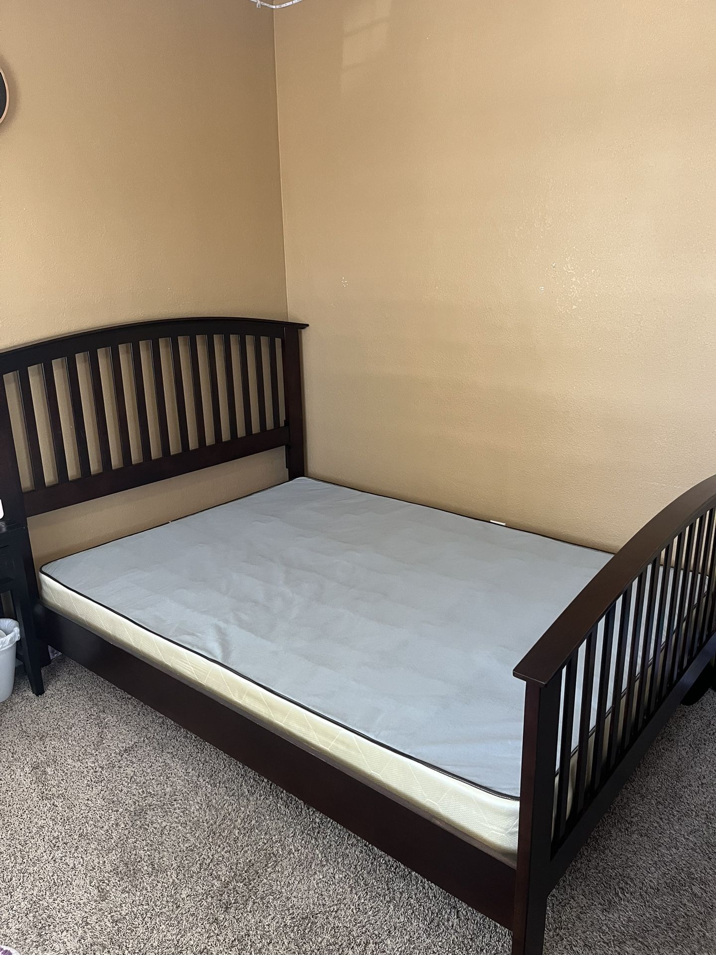 Full Size Bed Frame Wood & Box Spring