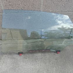 2004-2009 Toyota Prius left driver rear window