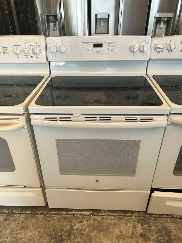 GE Glass Top Stove White for Sale in Kissimmee, FL OfferUp