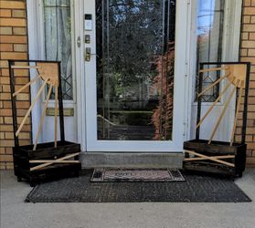 Decorative cedarwood planter for porch