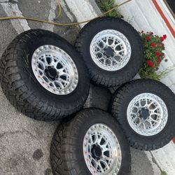 Vendo set De Rines Nuevos 17x9 De Ancho De 6-139.7 Con Llantas 285:70/R17 🔥✅🚗