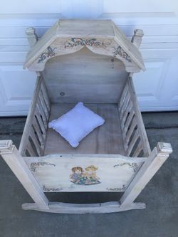 Baby wood cradle