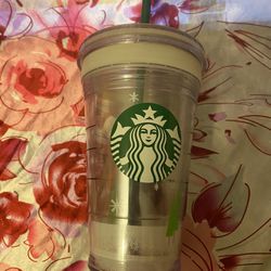 2011 Starbucks plastic Cold Cup Clear Venti Tumbler Traveler With Green Logo white snow red chicken bird green tree - 16 fl oz /473 ml with blue straw