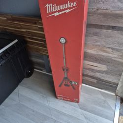 MILWAUKEE M18  ROCKET DUAL POWER LIGHT NEW 